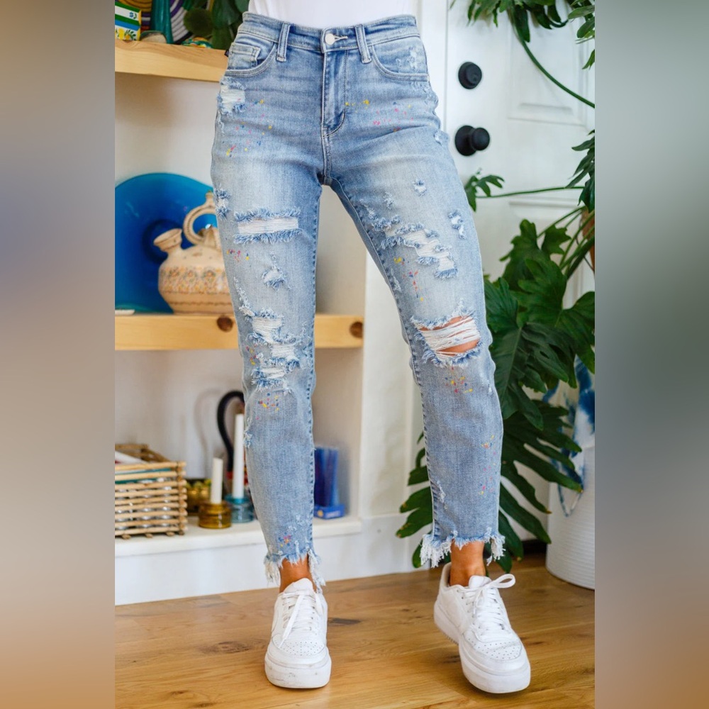 NWT Judy Blue Mid Rise Destroyed Bleach Splatter Boyfriend Raw Hem Jeans